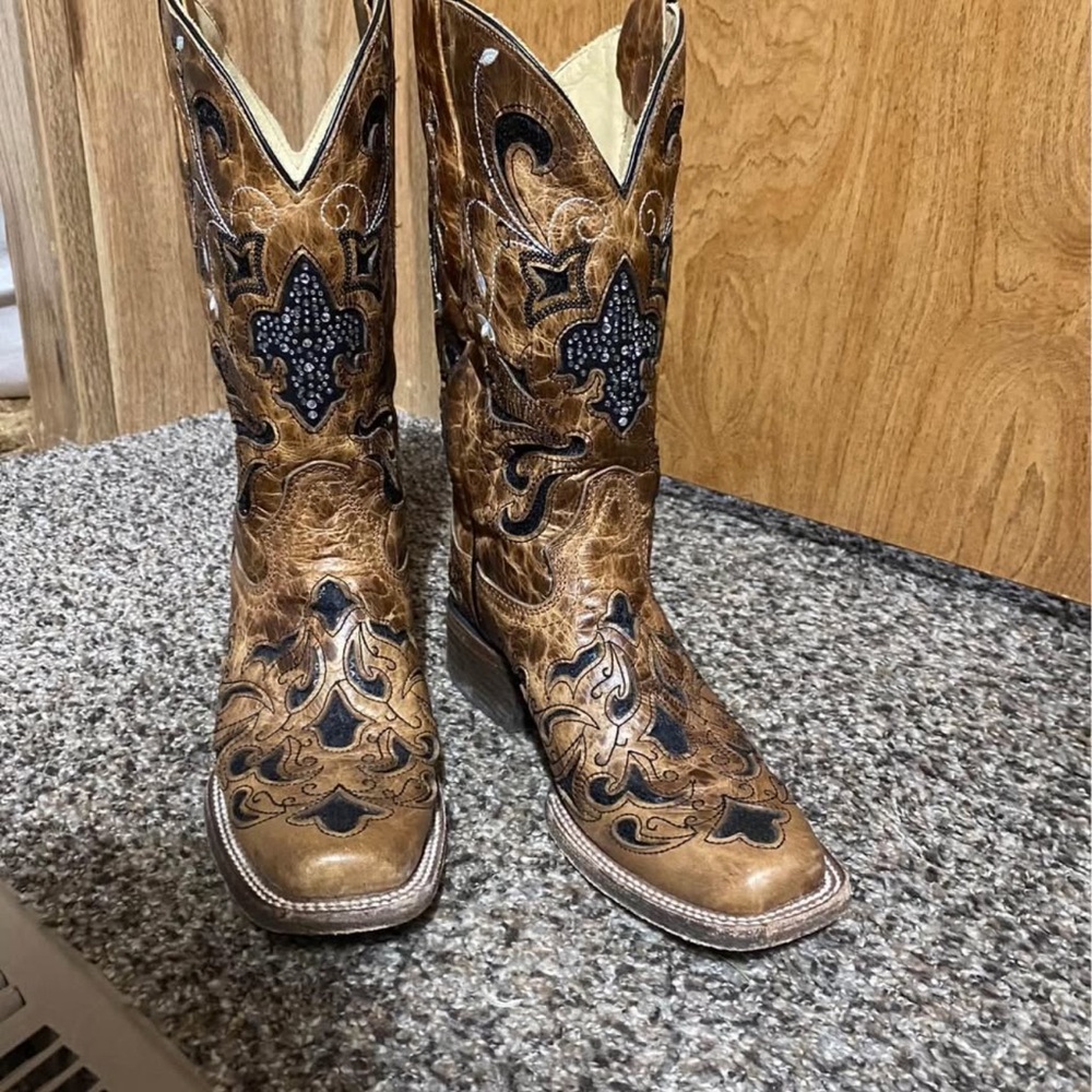 Corral Tan and Black Boots